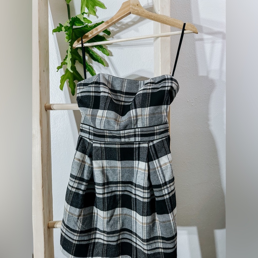 FRENCH CONNECTION STRAPLESS MINI DRESS